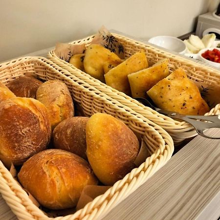 Antica Dimora Luxury Rooms 바를레타 외부 사진
